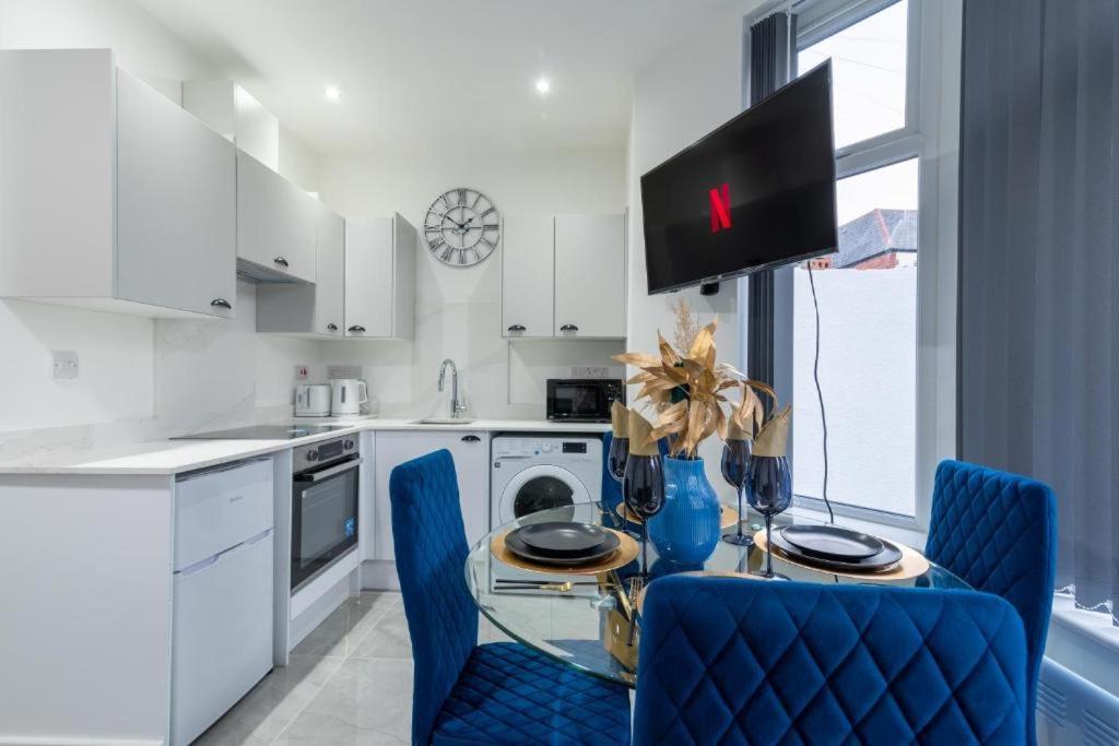 Luxurious Apartments - In Cardiff Esterno foto