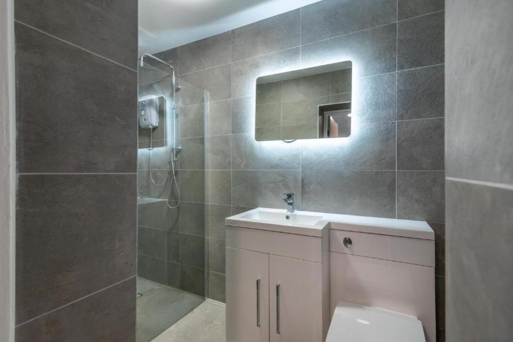Luxurious Apartments - In Cardiff Esterno foto