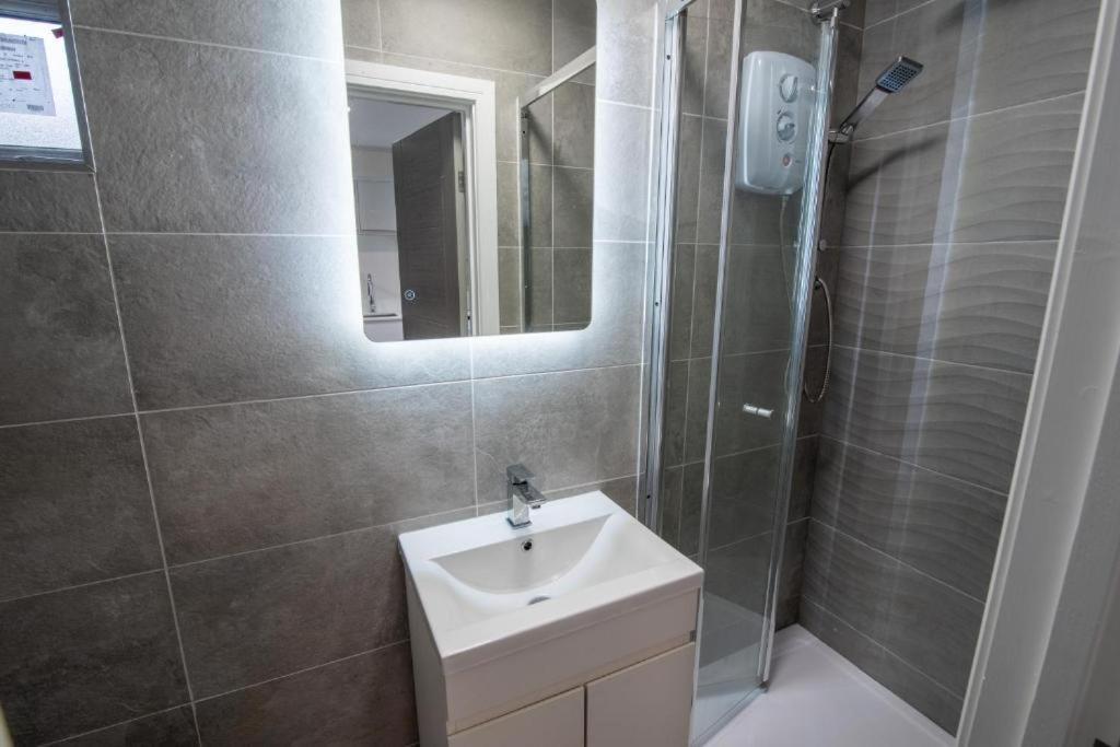 Luxurious Apartments - In Cardiff Esterno foto