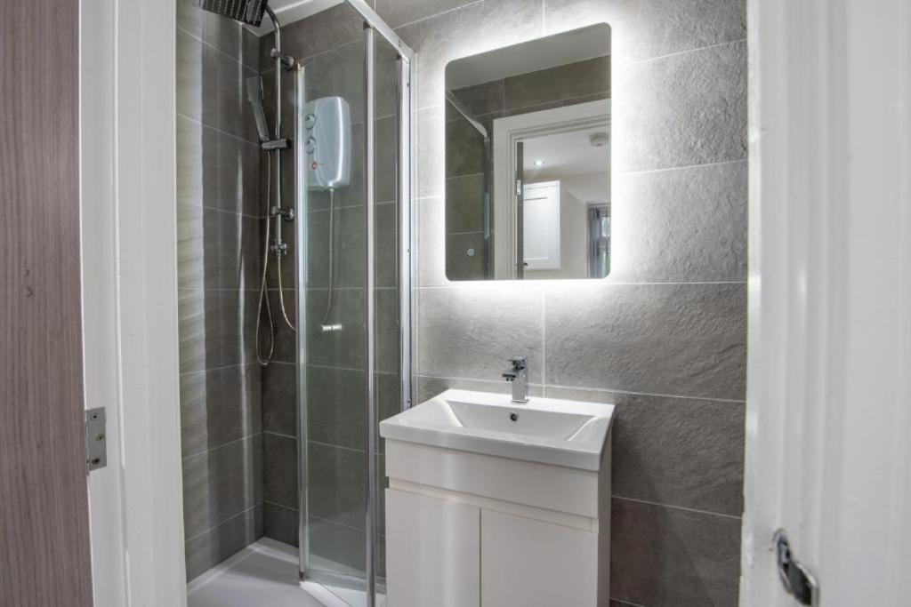 Luxurious Apartments - In Cardiff Esterno foto