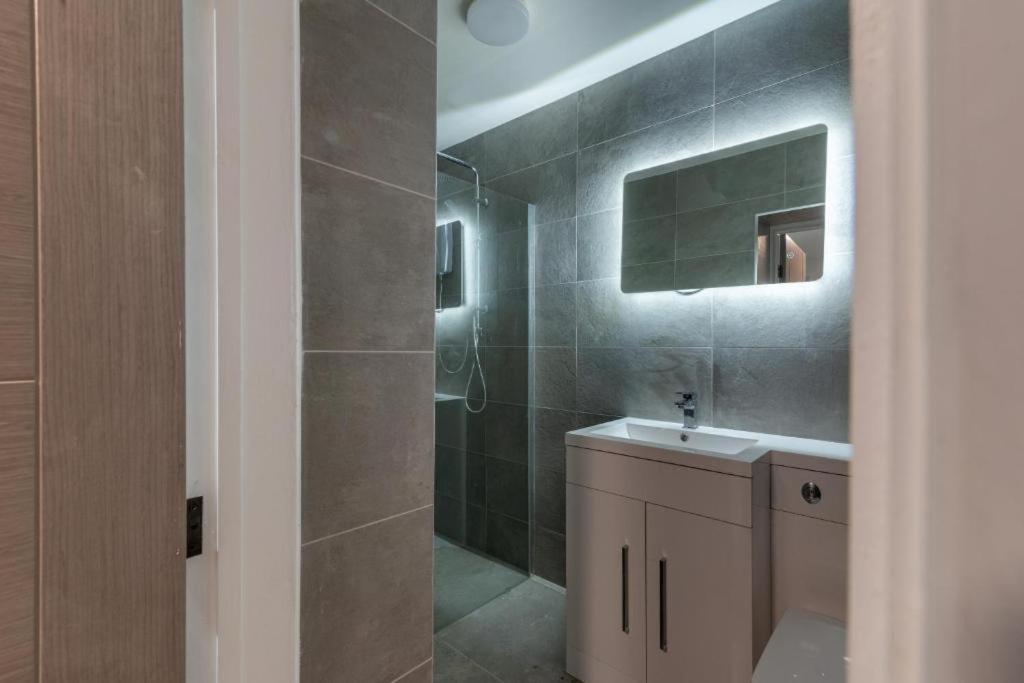 Luxurious Apartments - In Cardiff Esterno foto